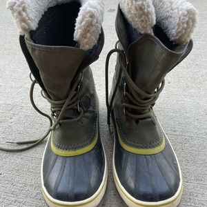 Sorel women’s boots size 10